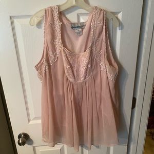 Gorgeous flirty feminine tank with lace appliqués